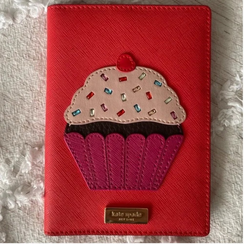 Kate Spade Take The Cake Imogene Passport case wallet like new no tags - Picture 1 of 14